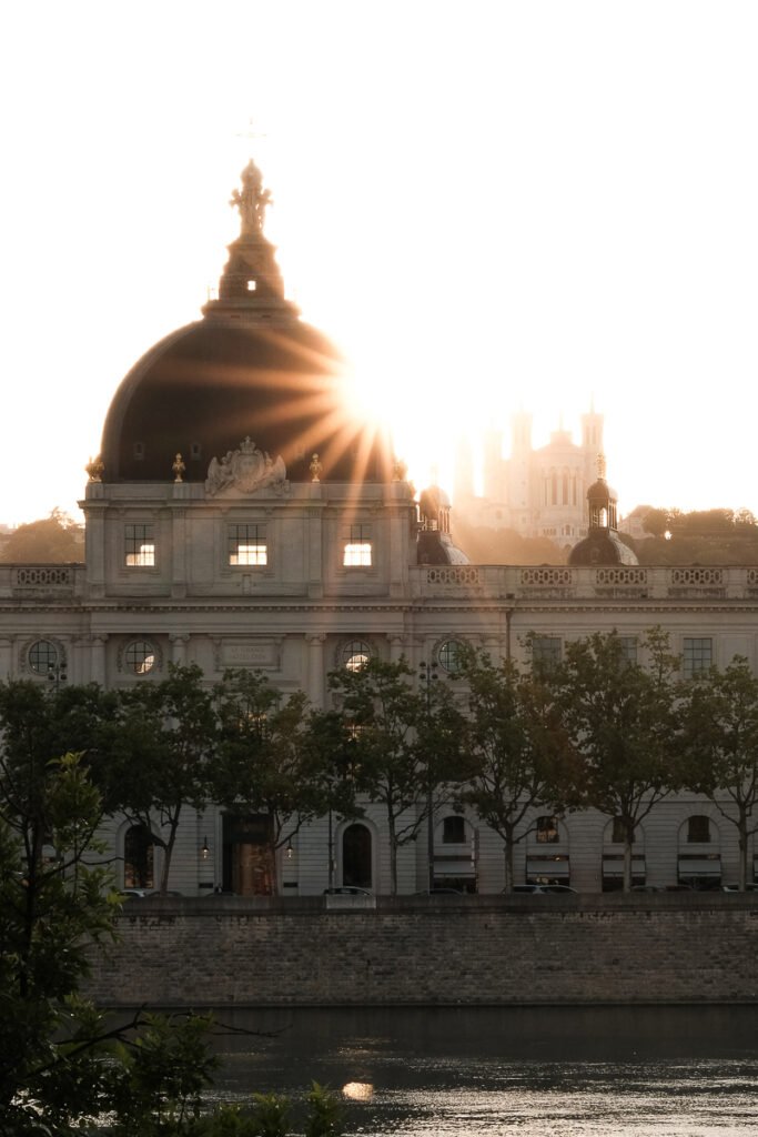 Coucher de soleil sur les Berges du Rhône. Photo de Johan Richomme.