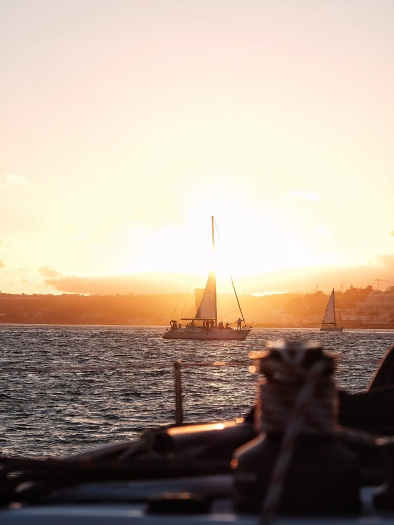 Coucher de soleil pris à Lisbonne lors d'une balade sur le Tage par Johan Richomme